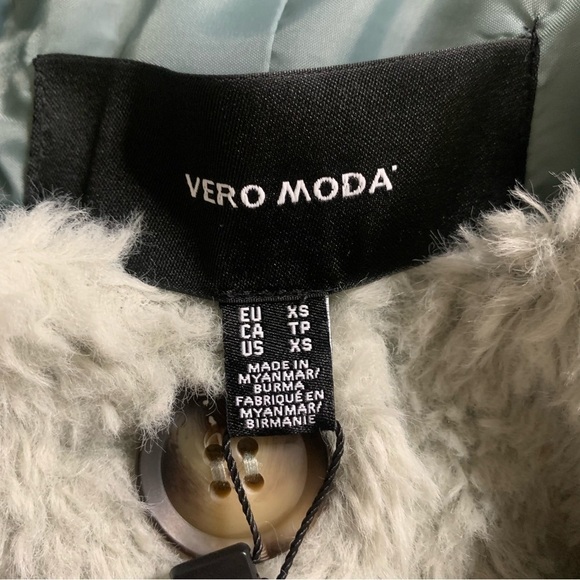 Vero Moda NWT Amanda Short Faux Fur Teddy in Mineral Gray Size XS - Picture 9 of 13